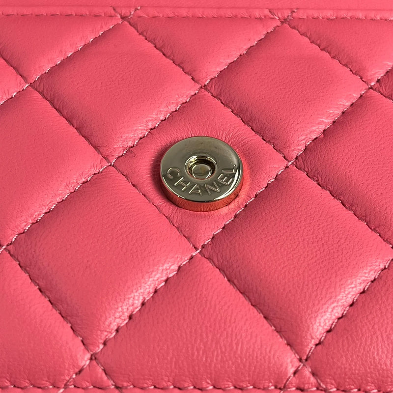 CHANEL Matelassé Lambskin Chain Wallet - Pink 