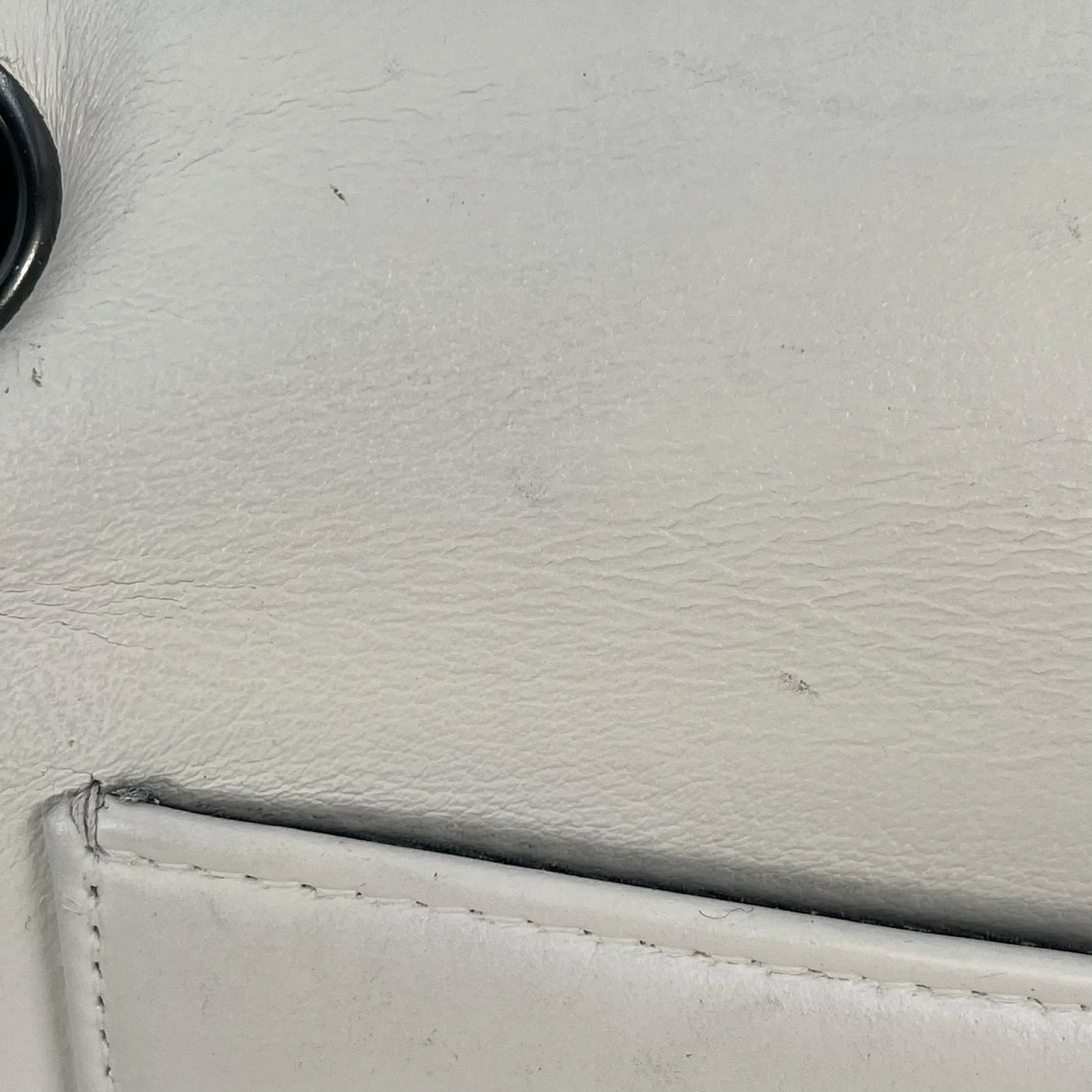 CHANEL カーフスキン ダブルフラップ チェーンショルダーバッグ - ブラック × ホワイト