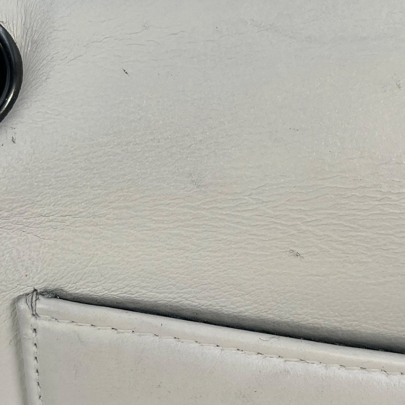 CHANEL カーフスキン ダブルフラップ チェーンショルダーバッグ - ブラック × ホワイト