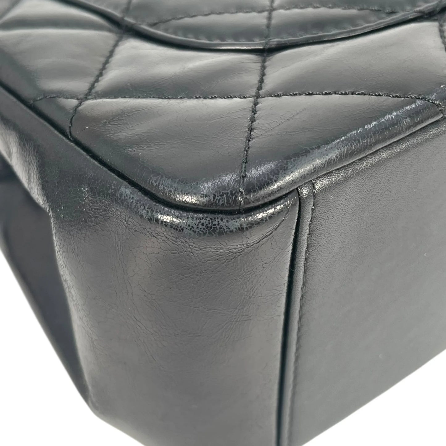 CHANEL Matelasse Top Handle Handbag with Chain Shoulder Bag - Black 