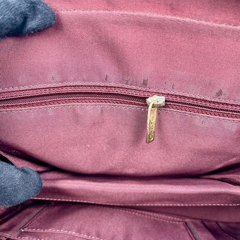 CHANEL シェブロン V-ステッチ CCマーク ハンドバッグ - ブラック × ゴールド