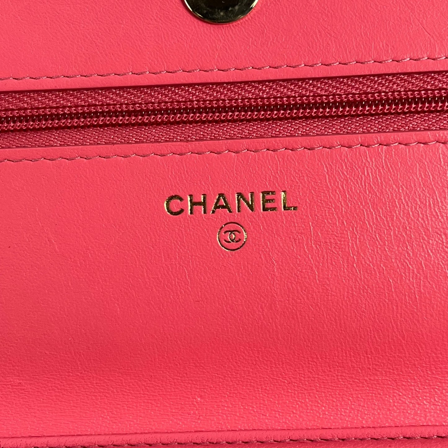 CHANEL Matelassé Lambskin Chain Wallet - Pink 