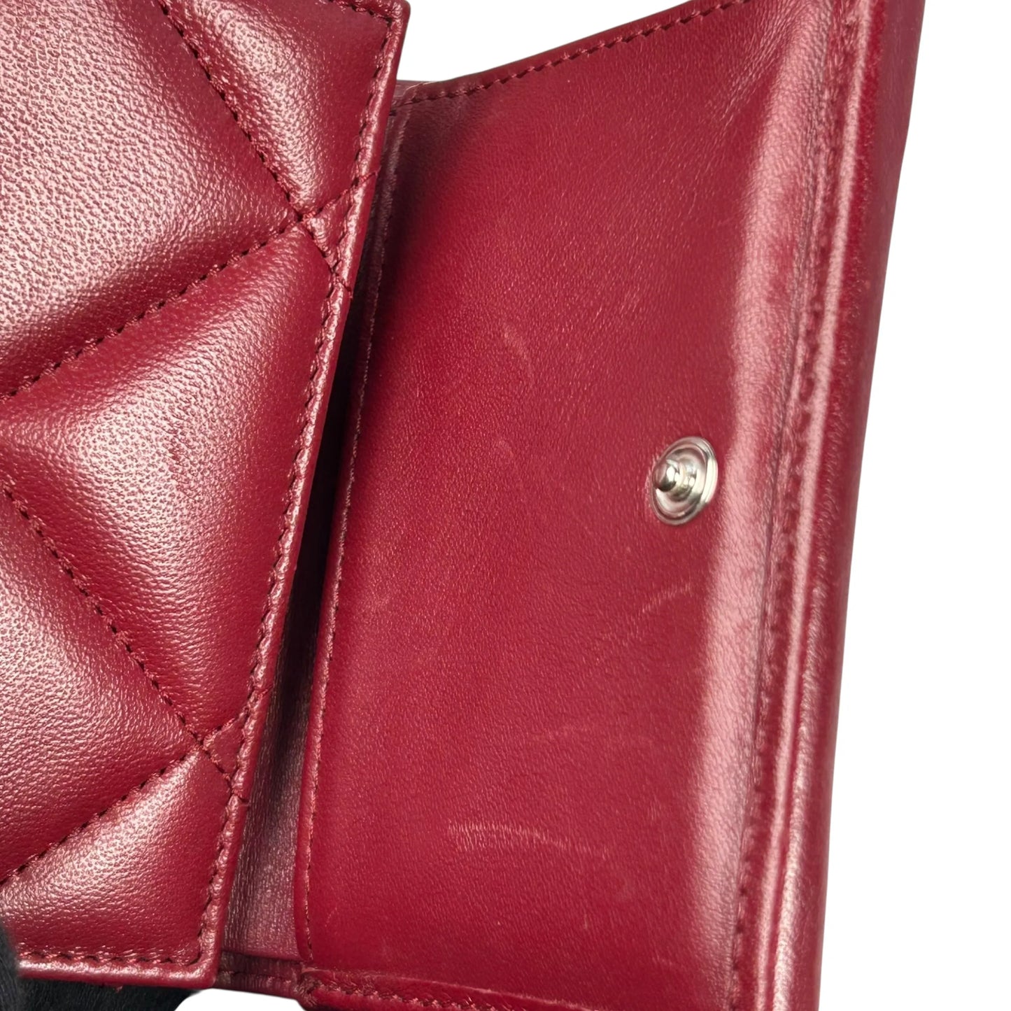 CHANEL マトラッセ シャネル 19 三つ折り財布 コンパクトウォレット - レッド