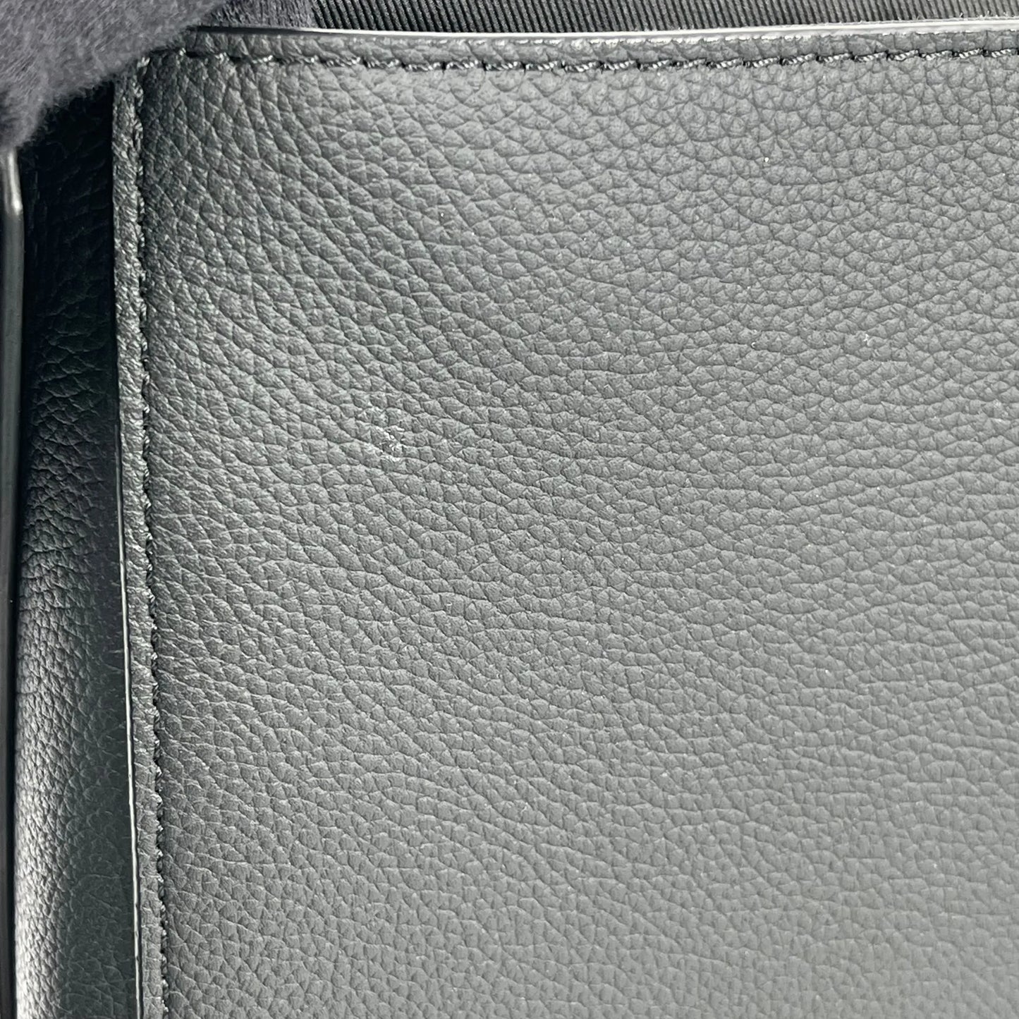 Louis Vuitton Takeoff Messenger PM Calfskin Shoulder Bag - Black 