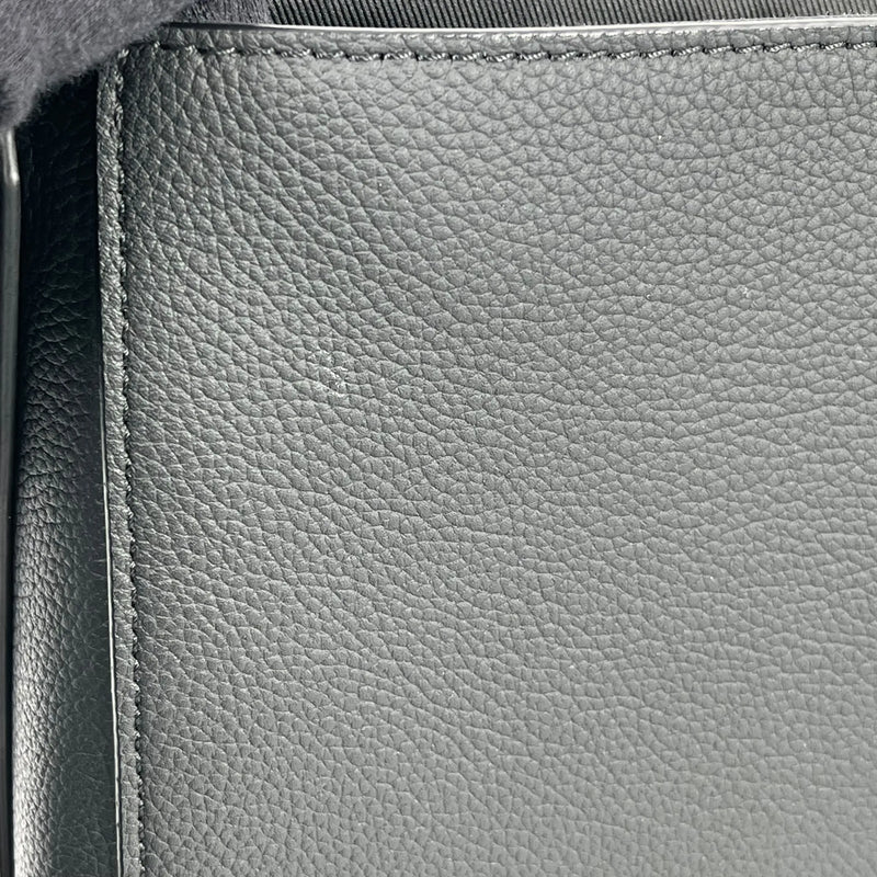 Louis Vuitton Takeoff Messenger PM Calfskin Shoulder Bag - Black 