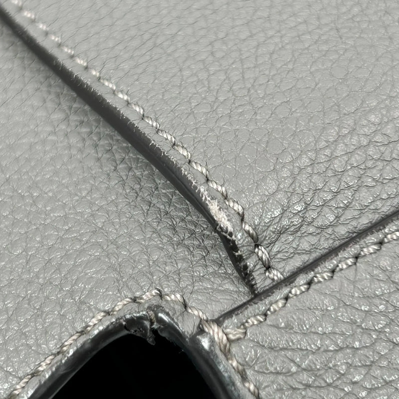 FENDI Baguette Messenger Bag Leather Shoulder Bag - Grey 