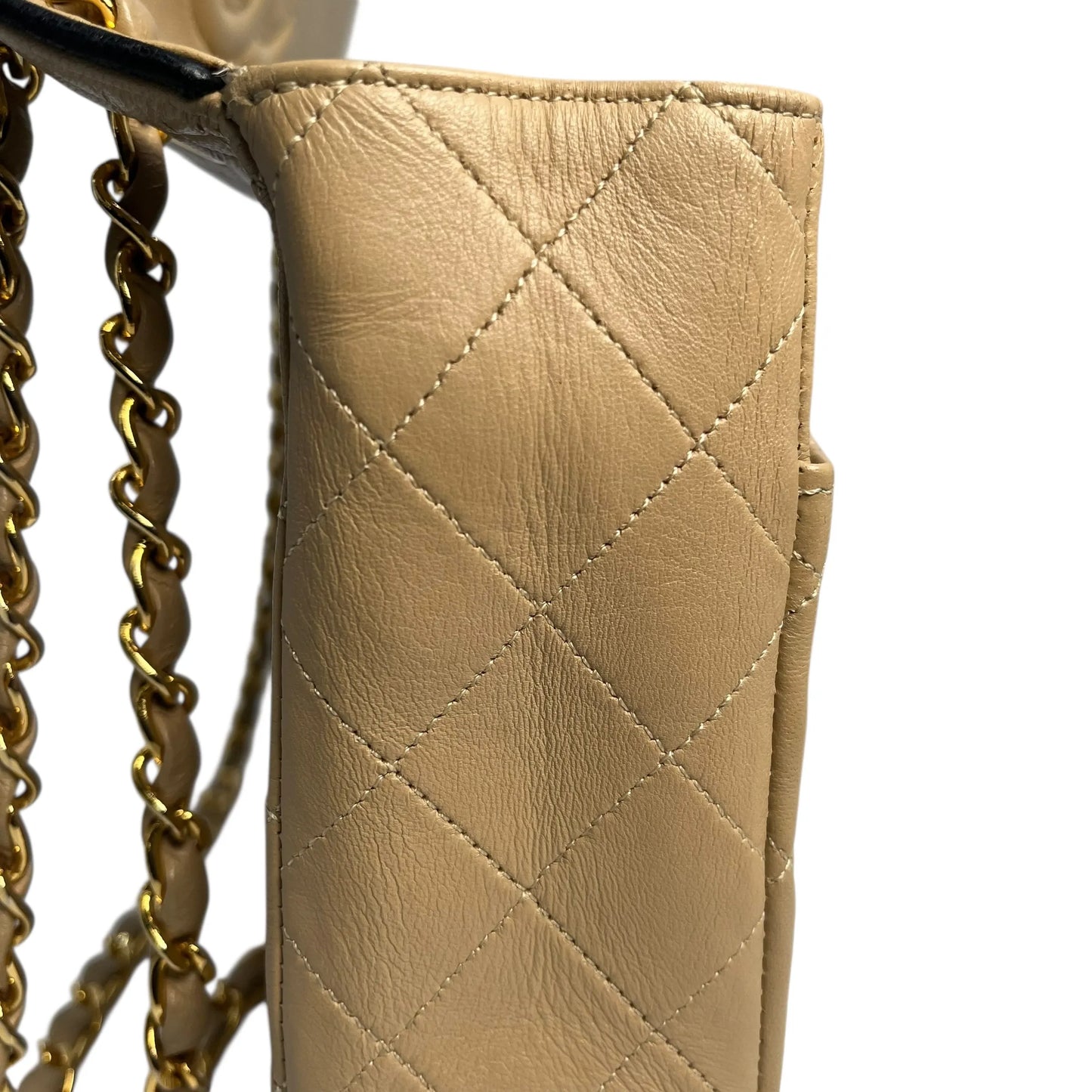 CHANEL 2.55 イーストウエスト マトラッセ チェーンショルダーバッグ - ベージュ