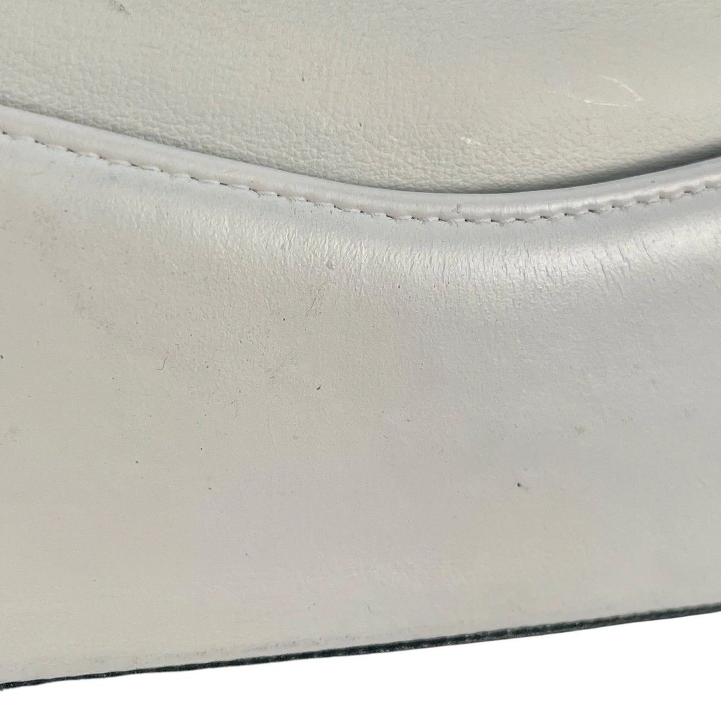 CHANEL カーフスキン ダブルフラップ チェーンショルダーバッグ - ブラック × ホワイト