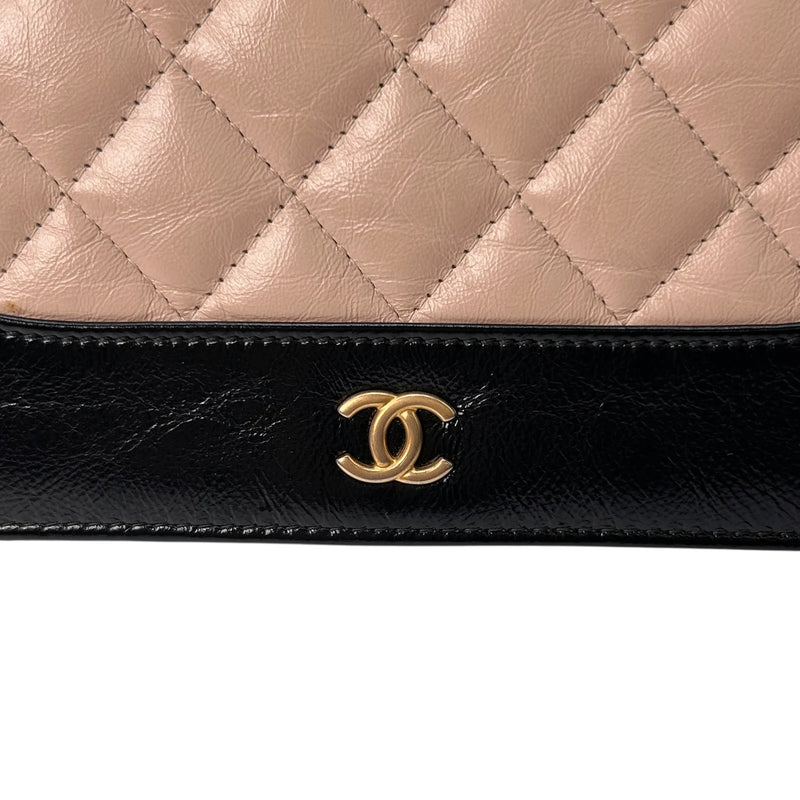 CHANEL Gabrielle de Chanel Chain Wallet - Beige x Black 