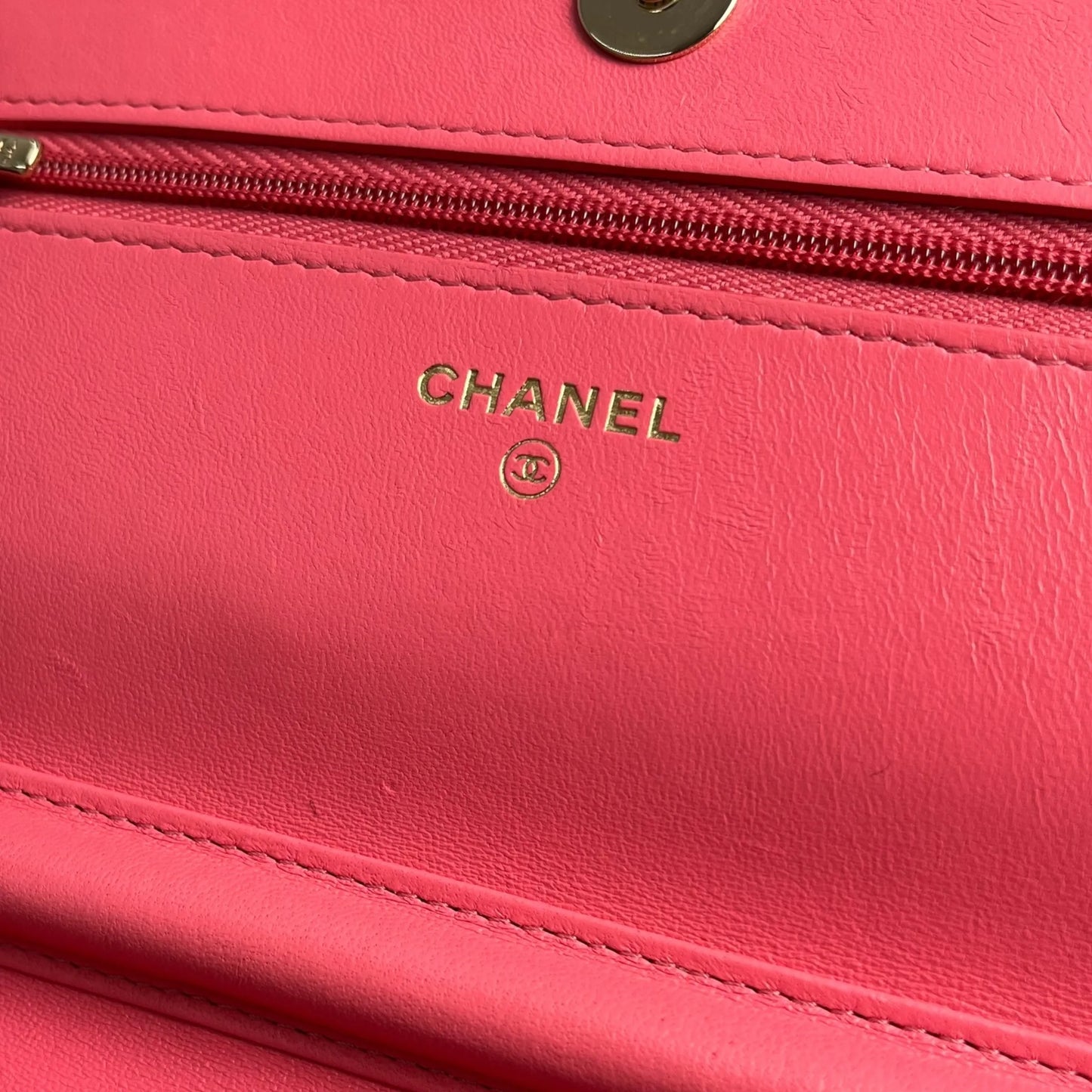 CHANEL Matelassé Lambskin Chain Wallet - Pink 