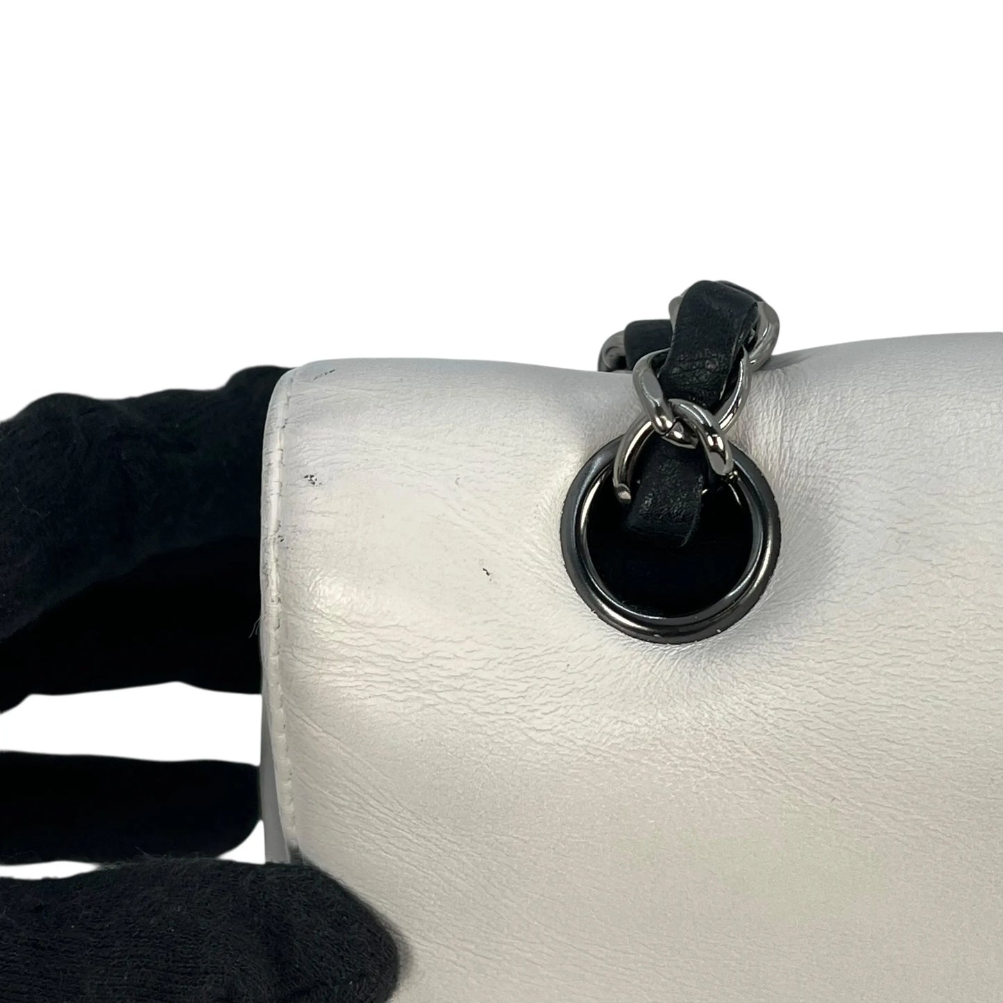 CHANEL カーフスキン ダブルフラップ チェーンショルダーバッグ - ブラック × ホワイト