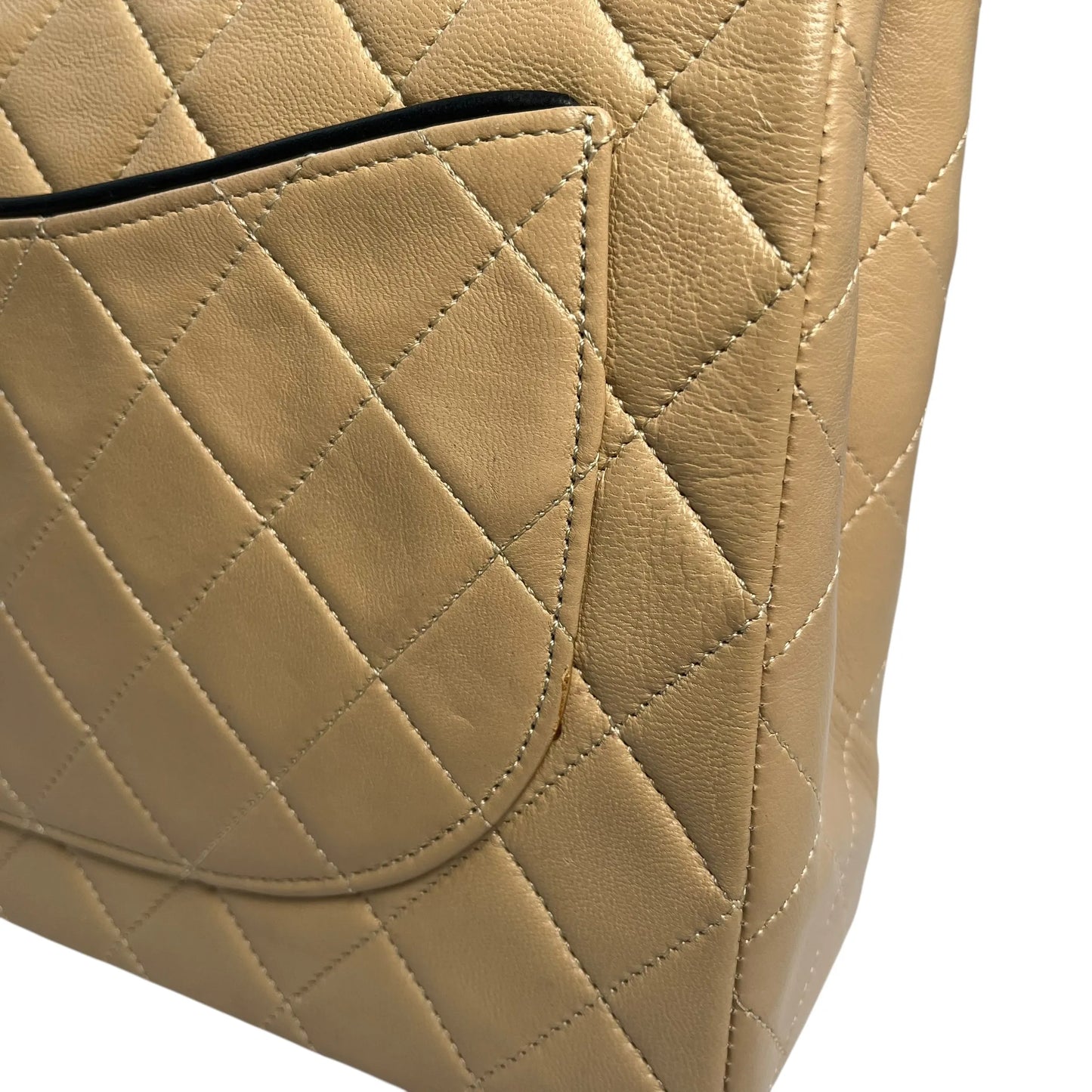 CHANEL 2.55 イーストウエスト マトラッセ チェーンショルダーバッグ - ベージュ