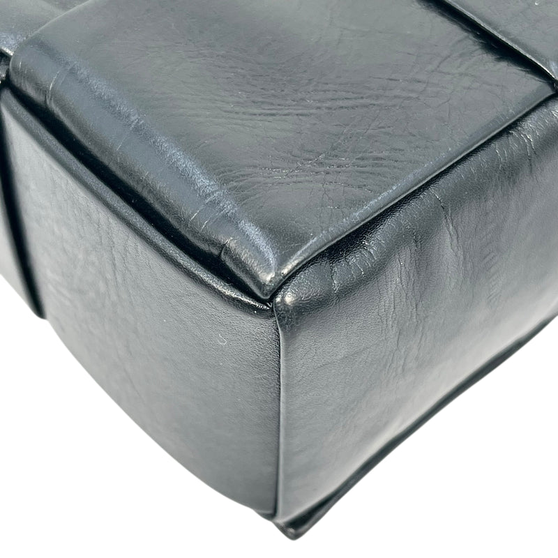 Bottega Veneta マキシ イントレチャート カセット ミニ ショルダーバッグ - ブラック