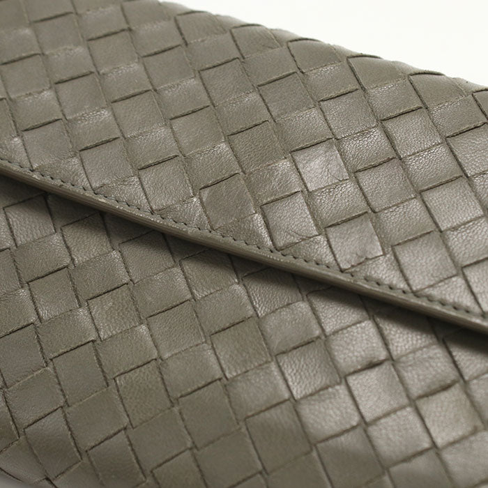 BOTTEGA VENETA イントレチャート ラムスキン 二つ折り長財布 ロングウォレット - カーキ