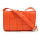 BOTTEGA VENETA【ボッテガ・ヴェネタ】 737950 ミディアム クロスボディバッグ カセット 斜め掛け ショルダーバッグ カーフ