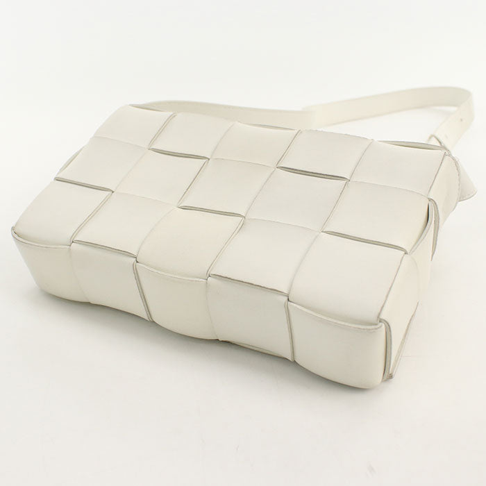 BOTTEGA VENETA【ボッテガ・ヴェネタ】 578004 カセット マキシイントレチャート 斜め掛け ショルダーバッグ ラムスキン メンズ