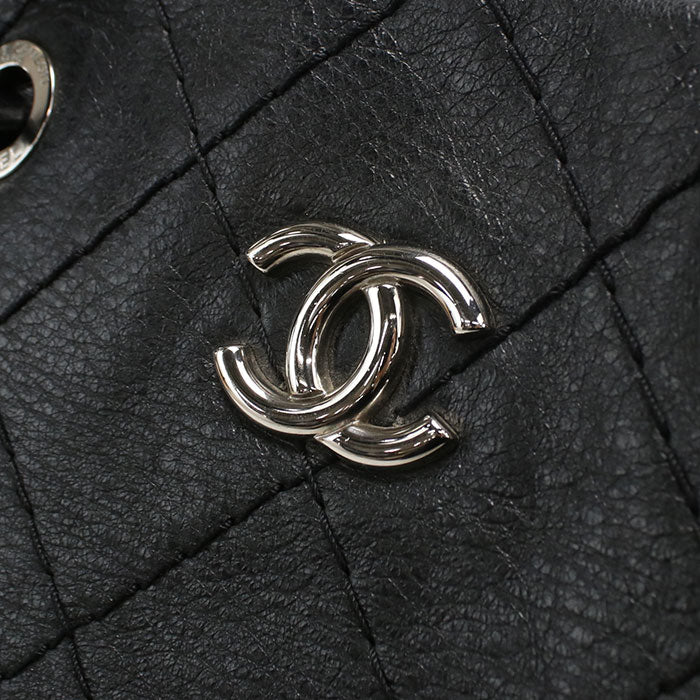 CHANEL On the Road Leather Tote Bag - Black