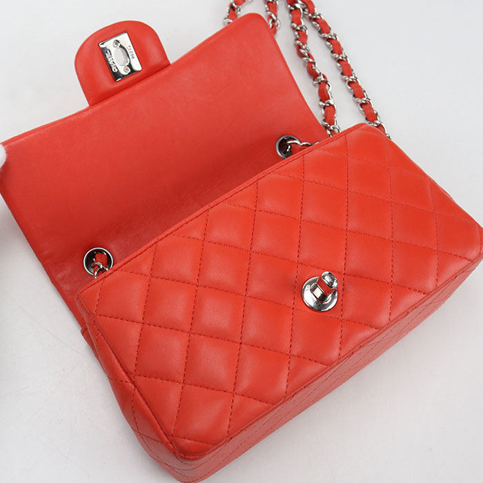 CHANEL Matelassé Lambskin Chain Shoulder Bag - Red