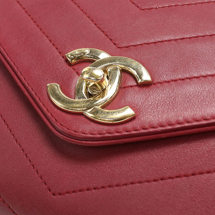 CHANEL Chevron V-Stitch Coco Mark Leather Chain Shoulder Bag - Red