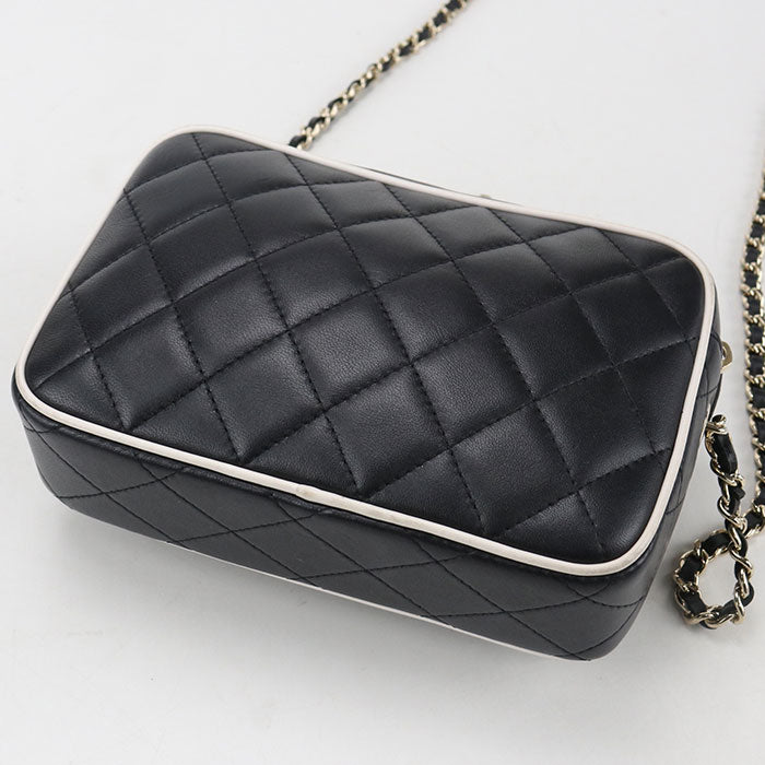 CHANEL Matelassé Lambskin Chain Shoulder Bag - Black