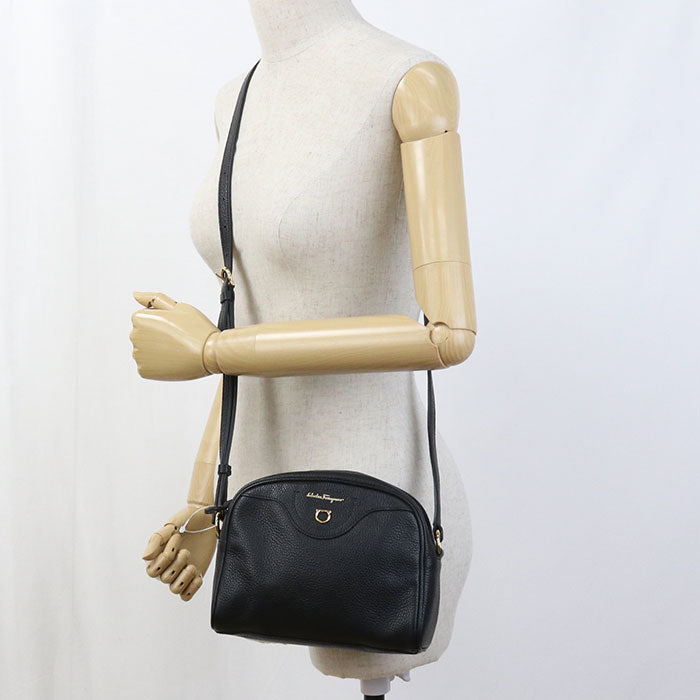 FERRAGAMO ガンチーニ カーフスキン ショルダーバッグ - ブラック