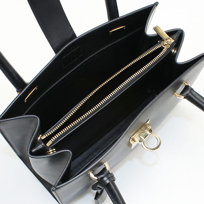 Ferragamo ジュリエット ガンチーニ カーフスキン ハンドバッグ - ブラック