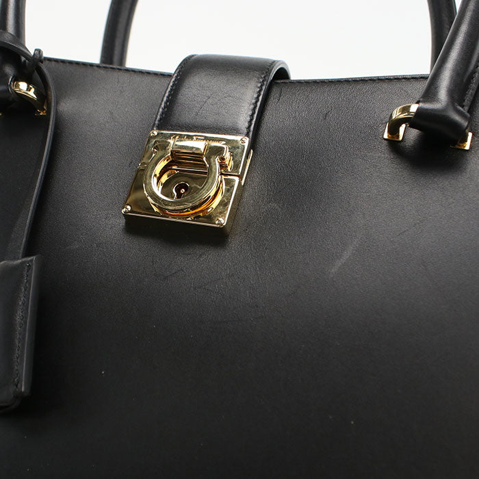 Ferragamo ジュリエット ガンチーニ カーフスキン ハンドバッグ - ブラック