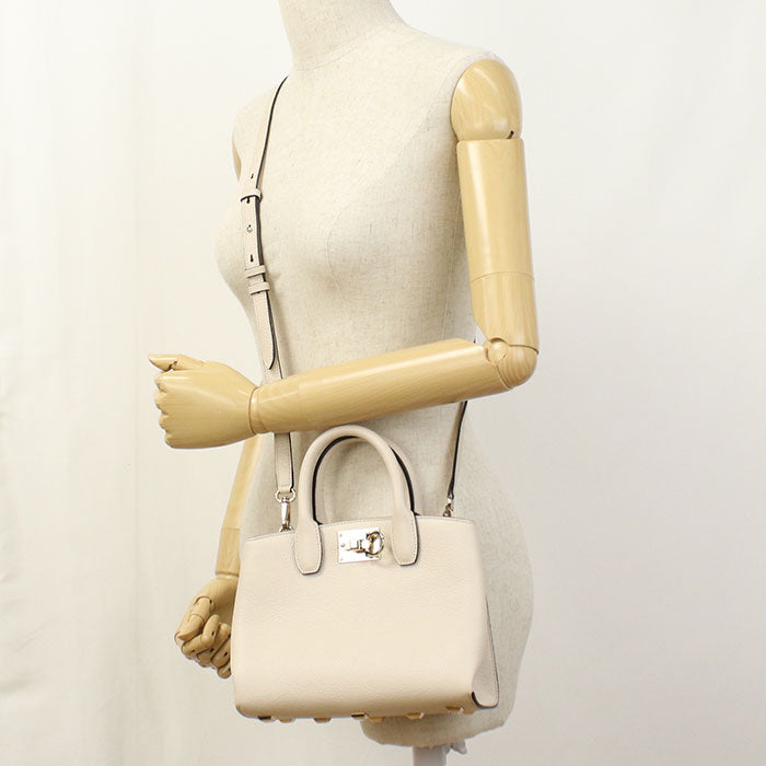 Ferragamo ステューディオ ボックス ガンチーニ カーフレザー ハンドバッグ ショルダーバッグ - ホワイト