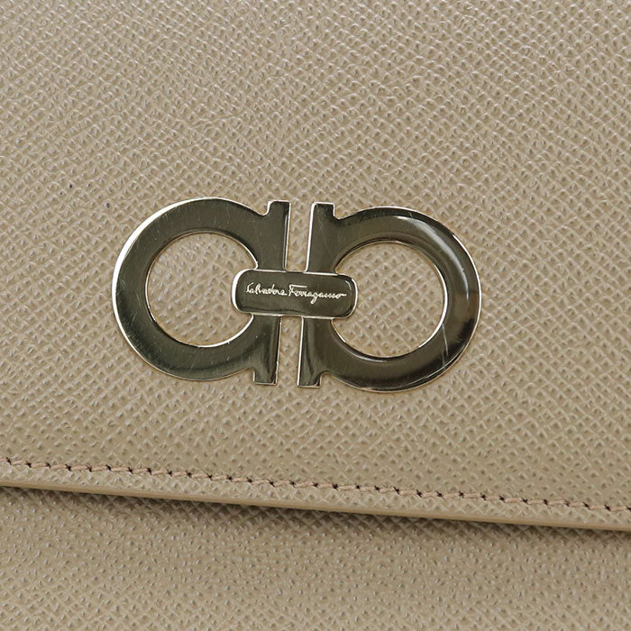 Ferragamo ガンチーニ カーフスキン チェーンウォレット ショルダーバッグ - ベージュ