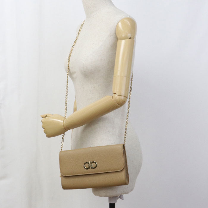 Ferragamo ガンチーニ カーフスキン チェーンウォレット ショルダーバッグ - ベージュ