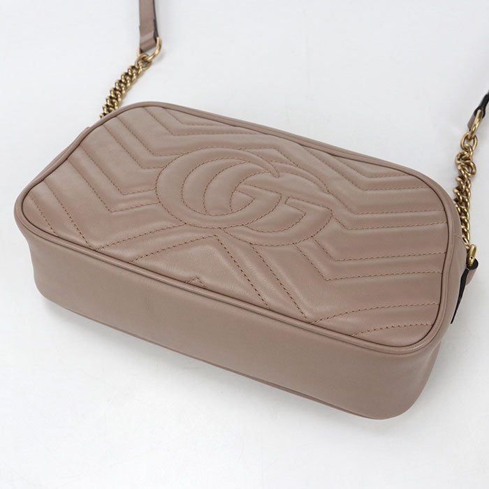 GUCCI GGマーモント スモール カメラバッグ キルティングレザー ショルダーバッグ - ベージュ