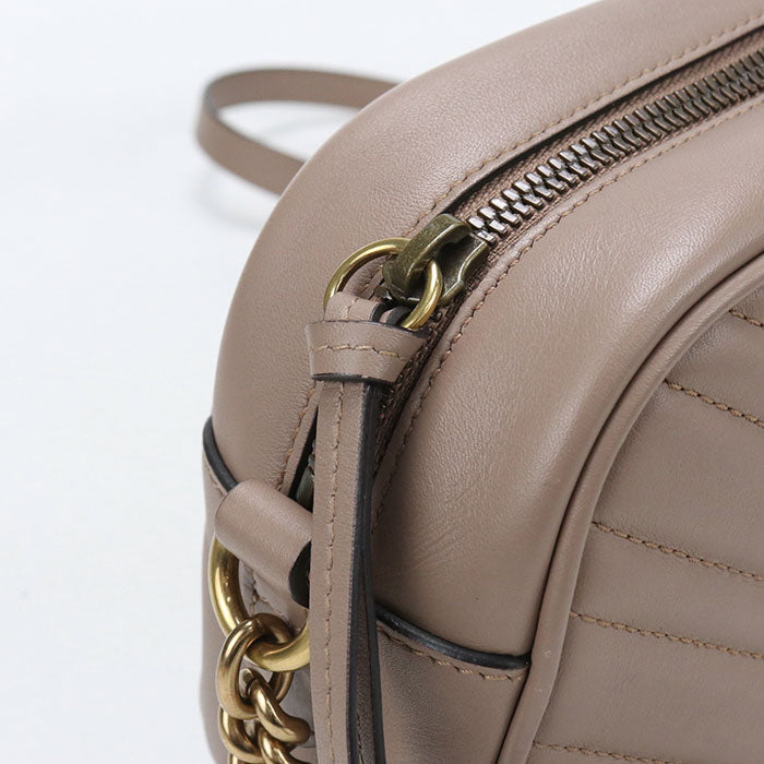 GUCCI GGマーモント スモール カメラバッグ キルティングレザー ショルダーバッグ - ベージュ