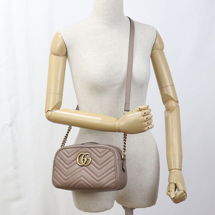 GUCCI GGマーモント スモール カメラバッグ キルティングレザー ショルダーバッグ - ベージュ