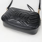 GUCCI GGマーモント スモール カメラバッグ キルティングレザー ショルダーバッグ - ブラック
