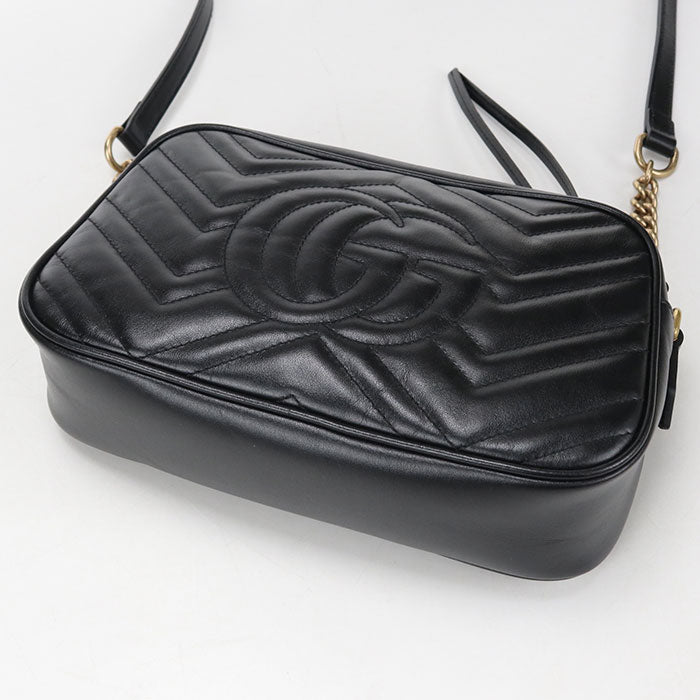 GUCCI GGマーモント スモール カメラバッグ キルティングレザー ショルダーバッグ - ブラック