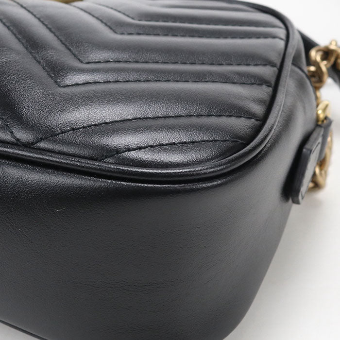 GUCCI GGマーモント スモール カメラバッグ キルティングレザー ショルダーバッグ - ブラック