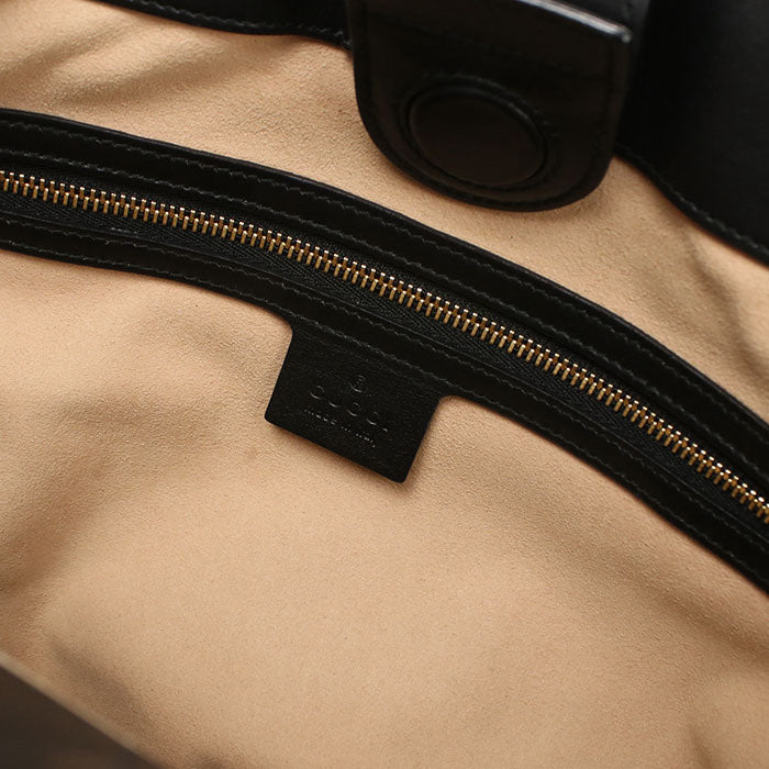 GUCCI GGエンボス カーフレザー チェーン トートバッグ - ブラック
