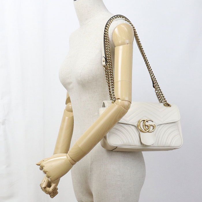 GUCCI GGマーモント キルティング レザー チェーンショルダーバッグ - ホワイト