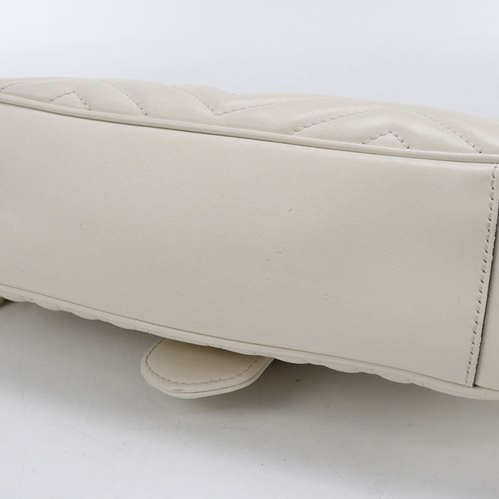 GUCCI GGマーモント キルティング レザー チェーンショルダーバッグ - ホワイト