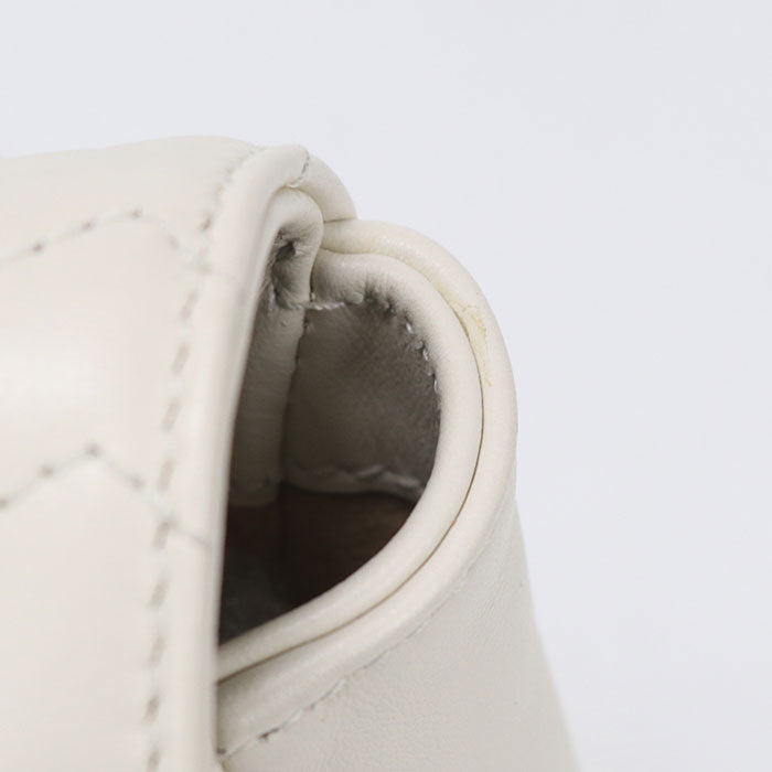 GUCCI GGマーモント キルティング レザー チェーンショルダーバッグ - ホワイト