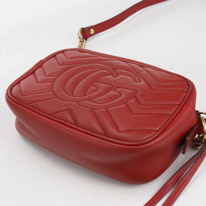 GUCCI GGマーモント キルティング レザー ショルダーバッグ - レッド