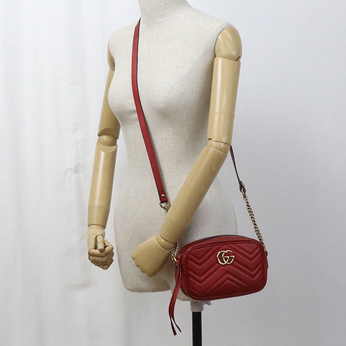 GUCCI GGマーモント キルティング レザー ショルダーバッグ - レッド