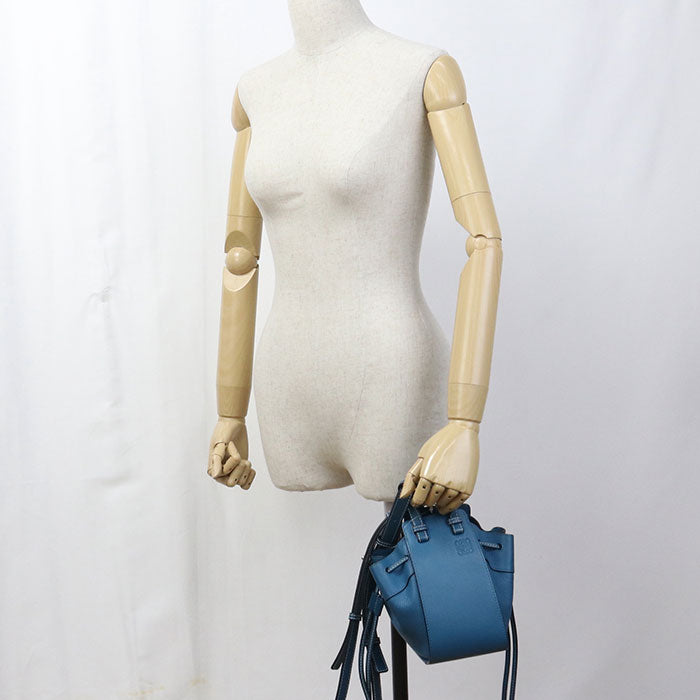 LOEWE ハンモック ドローストリングバッグ ミニ カーフスキン ハンドバッグ ショルダーバッグ - ブルー