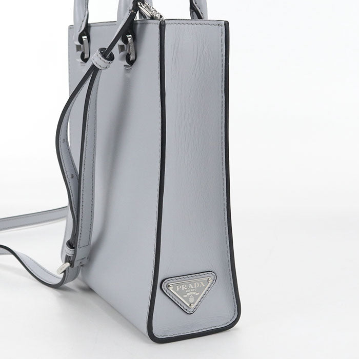 PRADA エンボス トライアングルロゴ カーフスキン ハンドバッグ ショルダーバッグ - ブルー